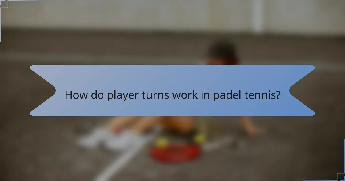 How do player turns work in padel tennis?